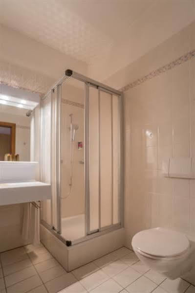 Hotel Unione เบลลินโซนา ภายนอก รูปภาพ