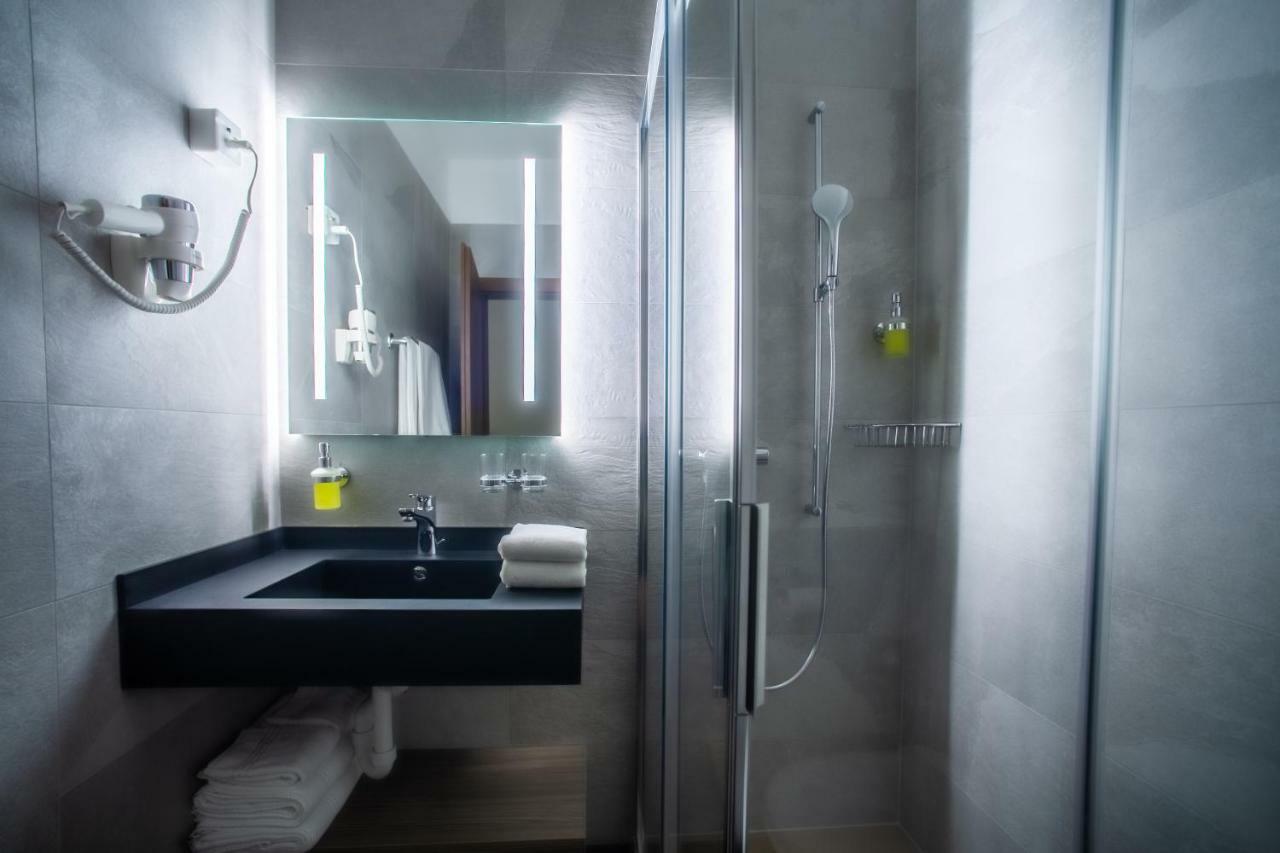 Hotel Unione เบลลินโซนา ภายนอก รูปภาพ
